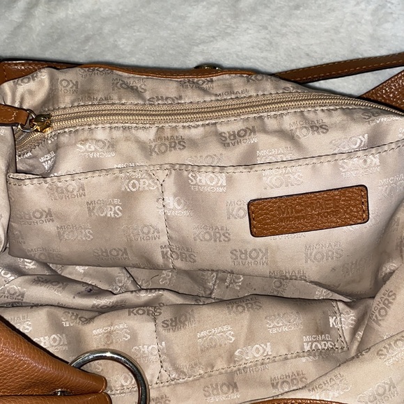 Michael Kors Brown Large Leather Shoulder Bag - Picture 4 of 10